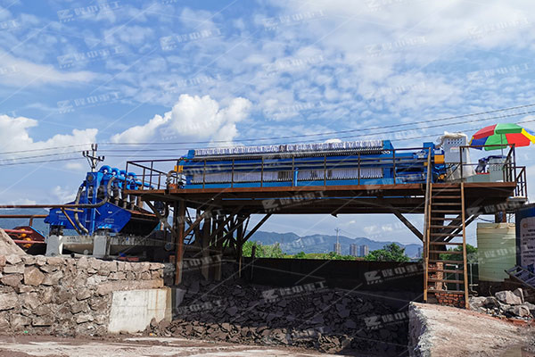 帶式壓濾機(jī)避免腐蝕的方法，污泥壓濾設(shè)備多少錢(qián)一臺(tái)？